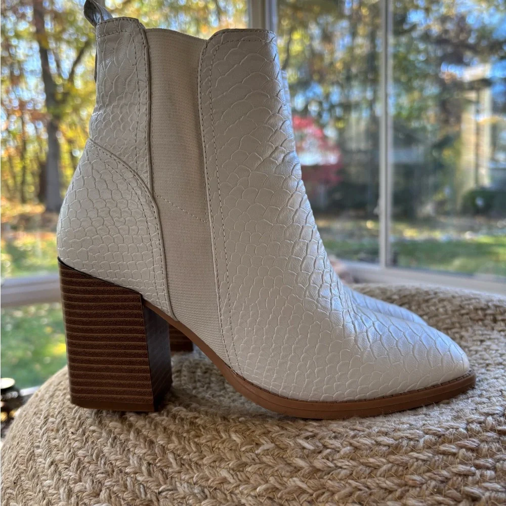 White Snakeskin Ankle Boots - size 7 - Picture 5 of 11